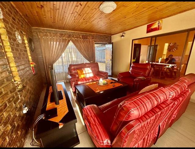 3 BEDROOM HOUSE FOR SALE IN VANDERBIJLPARK CW 4